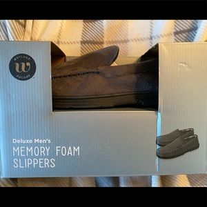 Wayland Square Men’s Deluxe Memory Foam Slippers